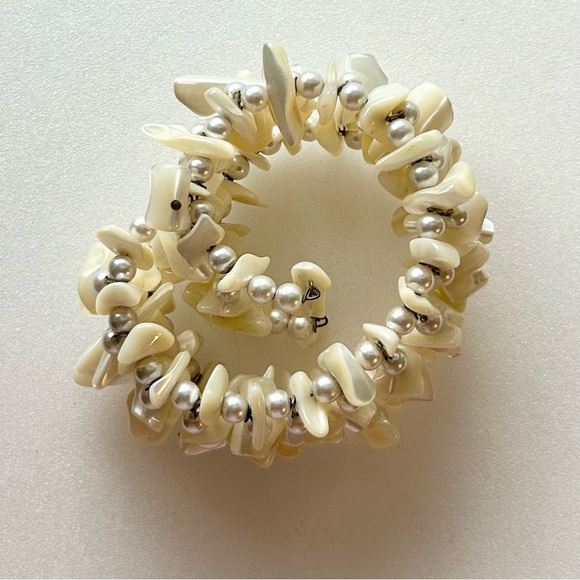 Vintage Glass Pearls and Mother Of Pearl Chips Bangle 8.5โ Flexible 1.25โ Wide - Picture 2 of 8